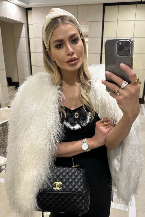 Шуба (полушубок) "Лорель" белая, мех лама (натуральный) 62 см.