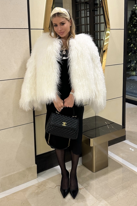 Шуба (полушубок) "Лорель" белая, мех лама (натуральный) 62 см.