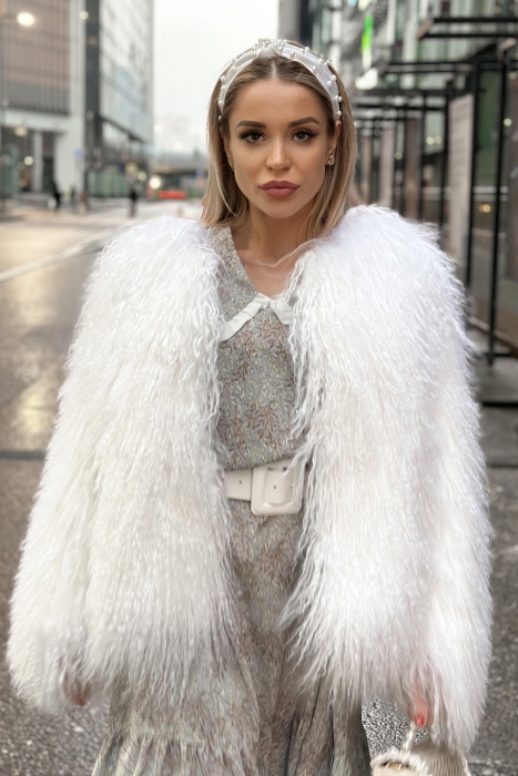 Шуба (полушубок) "Лорель" белая, мех лама (натуральный) 62 см.