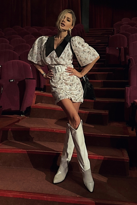 Платье "Аниэль" молочное, цветочный принт, черный воротник