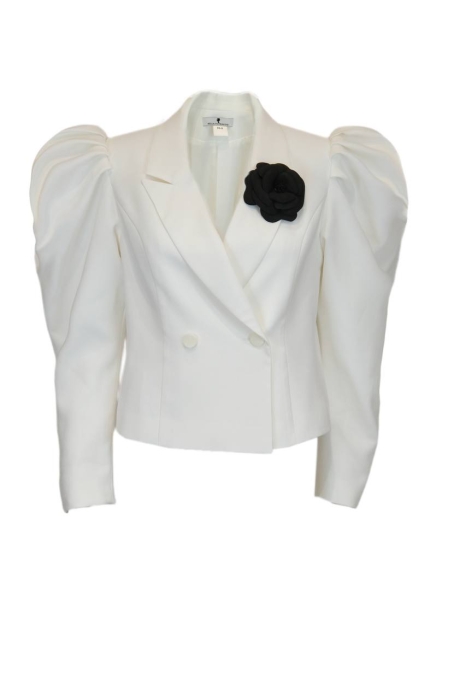 Пиджак - жакет "Даниэль" белый / молочный, укороченный, с брошью и декором из черного фатина и кружева