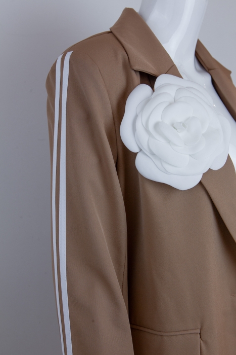 Костюм "Мерфи" бежевый, с лампасами + брошь