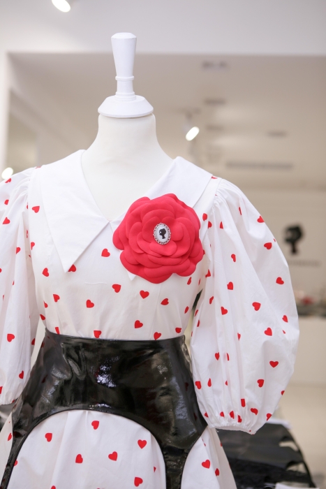 Брошь - чокер "Камелия" красная, с лого