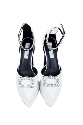 Туфли белые, на платформе, крупная брошь из стекляруса