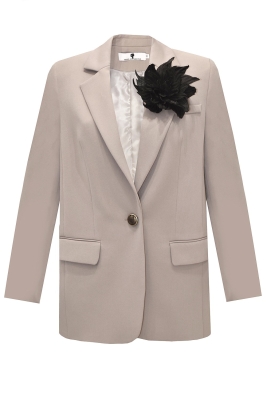 Пиджак - жакет "Вильям" бежевый, с брошью "лилия"