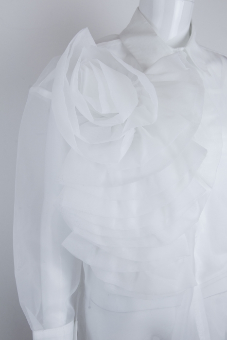 Блуза "Олби" белая, органза с крупной брошью