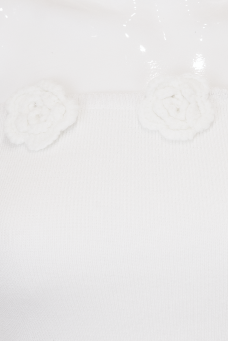 Топ "Буже" Белый Трикотажный ,Ассиметричный , с Белыми вязанными цветами