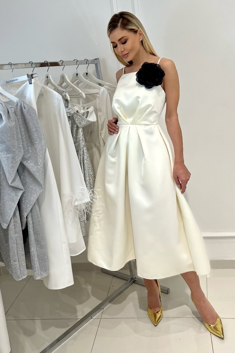 Платье "Сесилия" белое, пышное, на бретелях + брошь роза