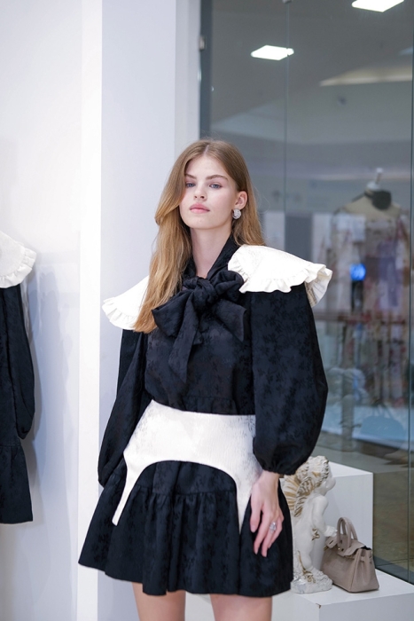 Платье "Габриэль" черное, жаккард, белый воротник и пояс - корсет