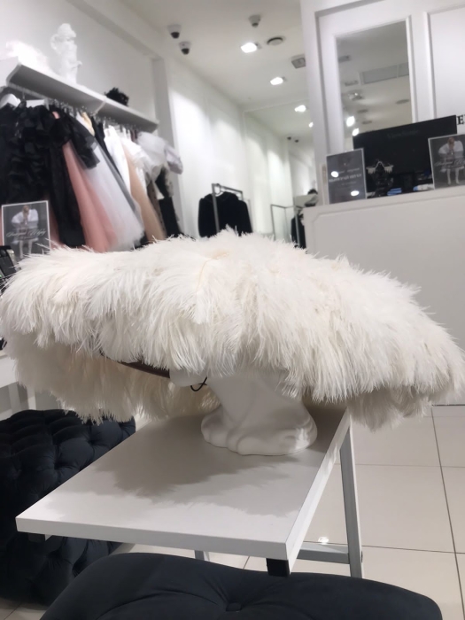 Шляпа "Перья" белая, (46 см)