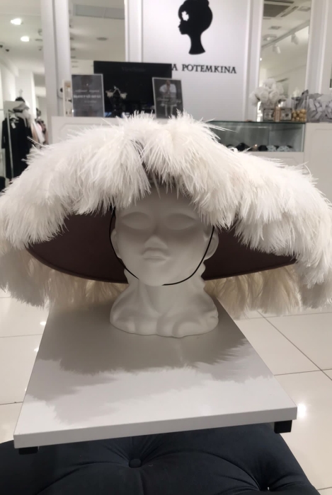 Шляпа "Перья" белая, (46 см)