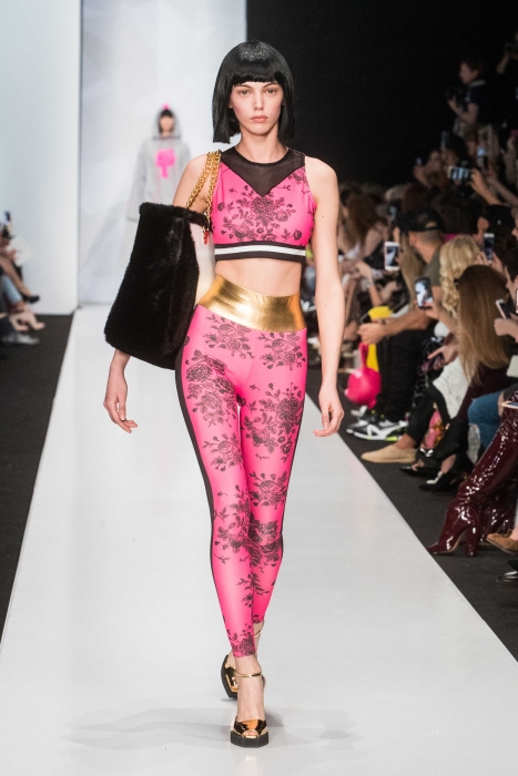 Топ "Фит" фуксия, черный принт