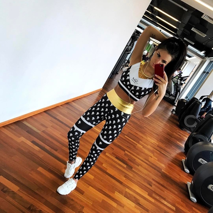 Топ "Фит" черный, молочный лого с золотом