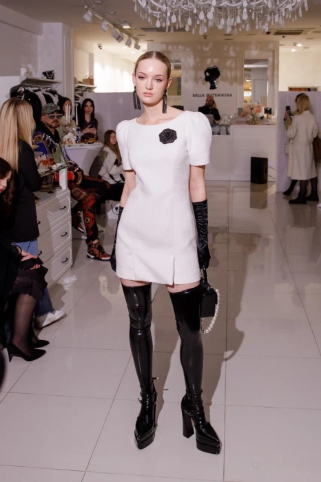 Платье "Оджи" белое, твид с люрексом