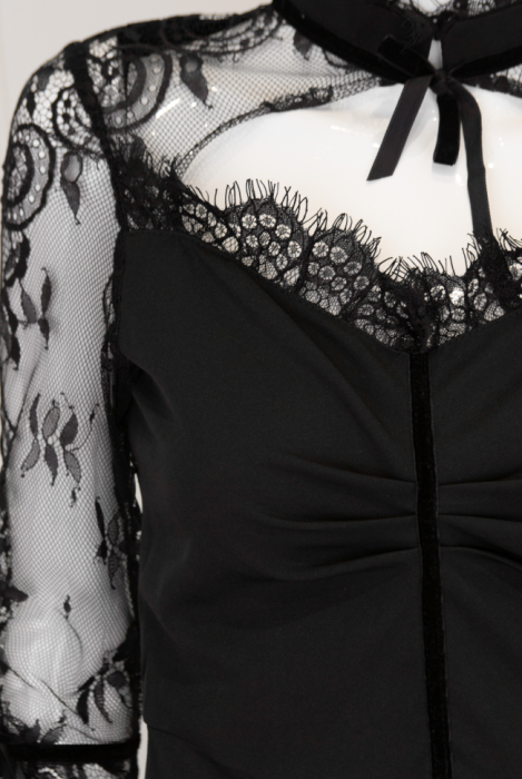 Платье "Джин" ,  Футляр ,Черное ,Мидди ,Стойка воротнки , кружевные рукава 