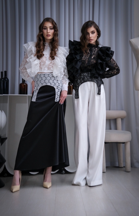 Блуза "Мирель" черная, кружево, воланы, с манжетами + топ