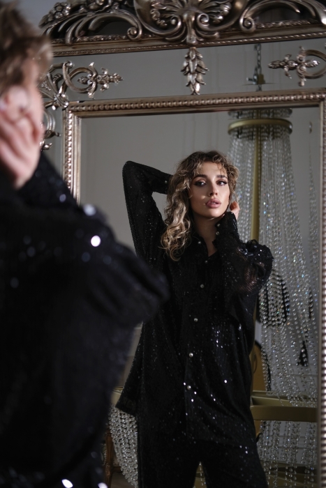 Блуза - рубашка "Вивит" черная, черные пайетки