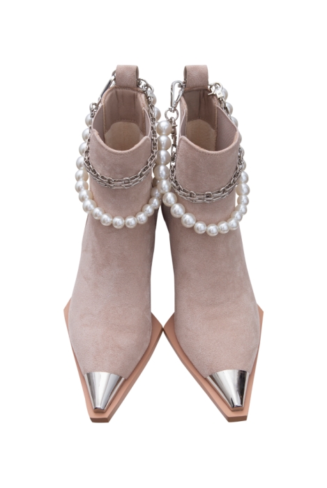 Ботинки "Казаки" бежевые, эко - замша, с обвесом (цепь и жемчуг)