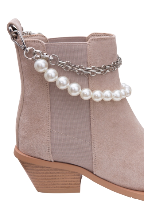 Ботинки "Казаки" бежевые, эко - замша, с обвесом (цепь и жемчуг)