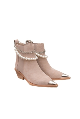 Ботинки "Казаки" бежевые, эко - замша, с обвесом (цепь и жемчуг)
