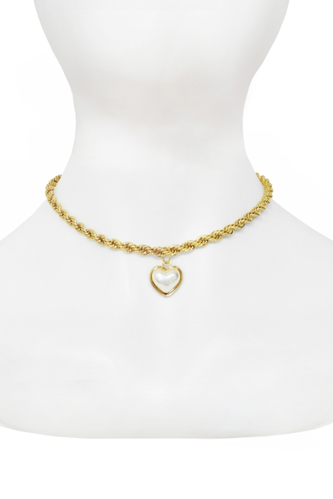 Чокер - колье золотистый, с кулоном сердце с жемчугом