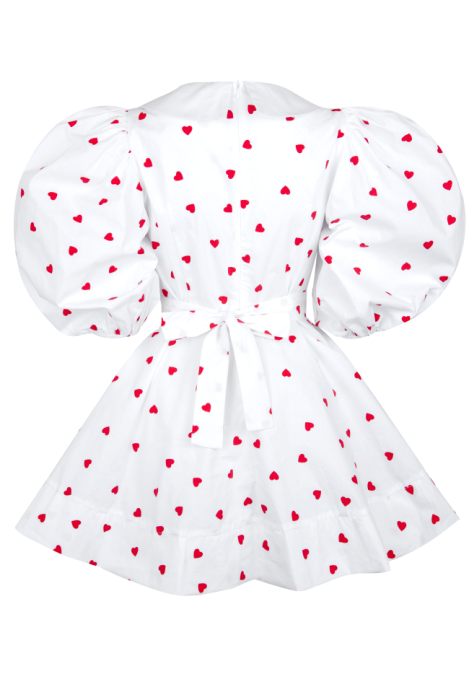 Платье "Арья" белое, принт "сердечки" + брошь, мини