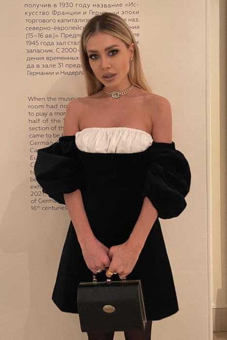 Платье "Джианна" черное, бархат, белая вставка по декольте