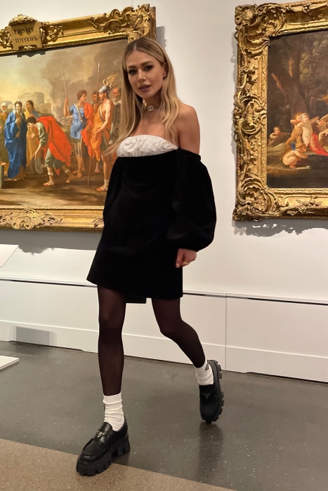 Платье "Джианна" черное, бархат, белая вставка по декольте