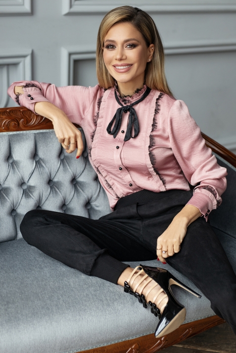 Блуза "Лебэль" пудровая, черный бант