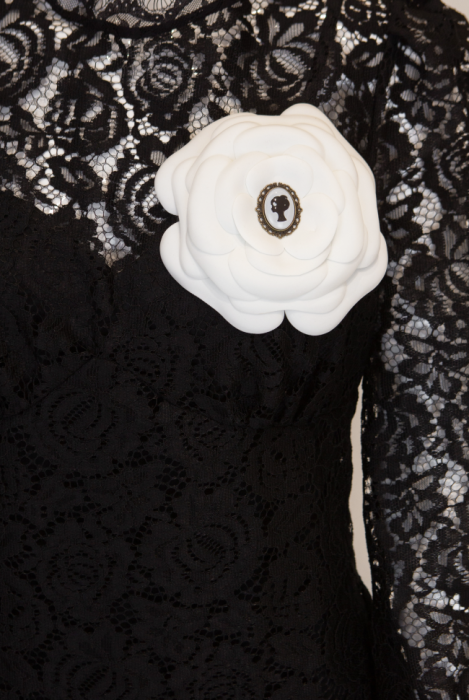 Платье Футляр "Миччел" , Черное Кружевное с манжетом (Миди)