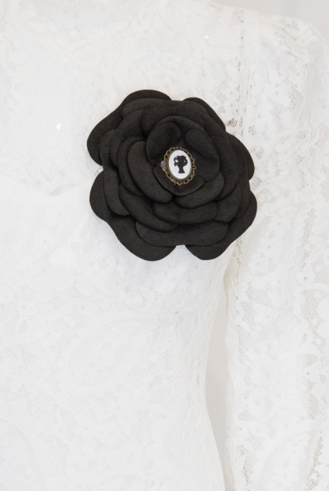 Платье Футляр "Миччел" , Молочно-Белое Кружевное с манжетом (Миди)