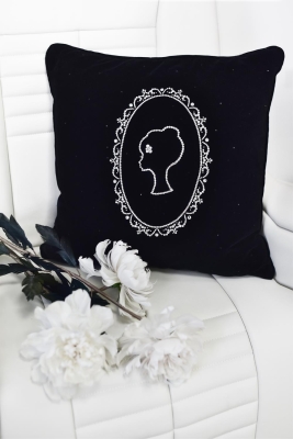 Подушка бархатная "ЛОГО"  черная, стразы Swarovski (кутюр)