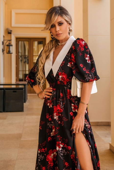 Платье "Эсми" черное, принт красные крупные цветы, с воротничком
