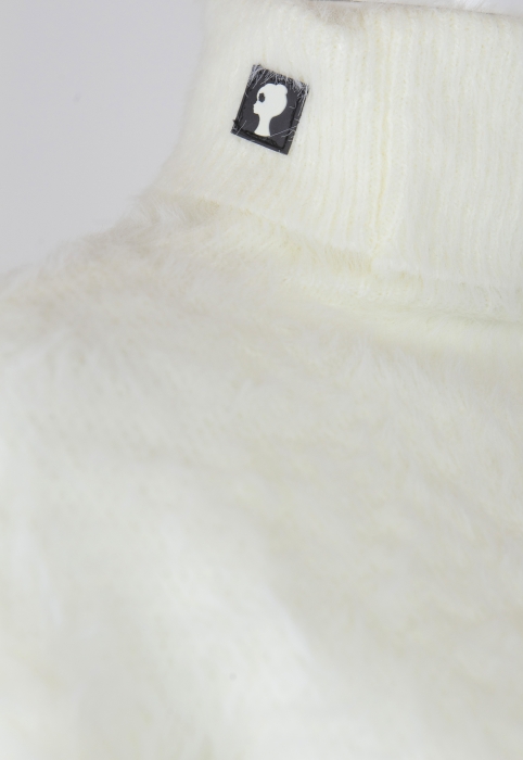 Свитер (кофта, джемпер) белый, с горловиной, ангора, пушистый