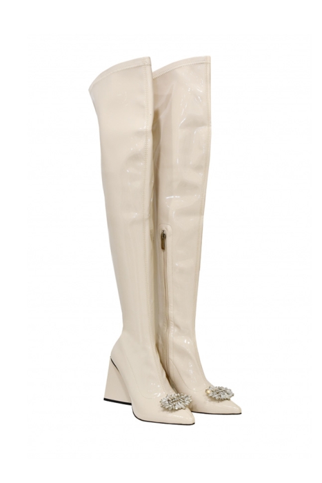 Сапоги - ботфорты светло-бежевые, лак, брошь, каблук треугольник