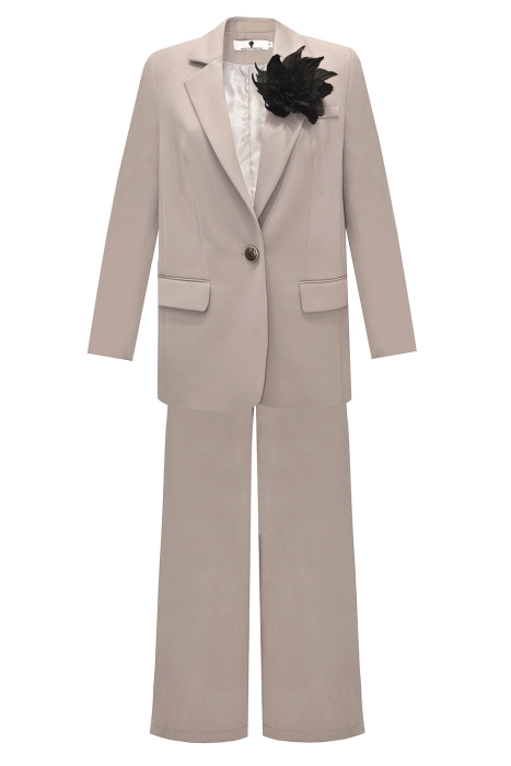 Костюм "Вильям" бежевый, с брошью "лилия"