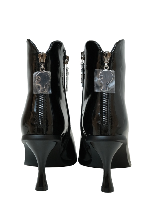 Сапоги - ботильоны "FW 23-24" черные, лак, с обвесом (портупея) и лого