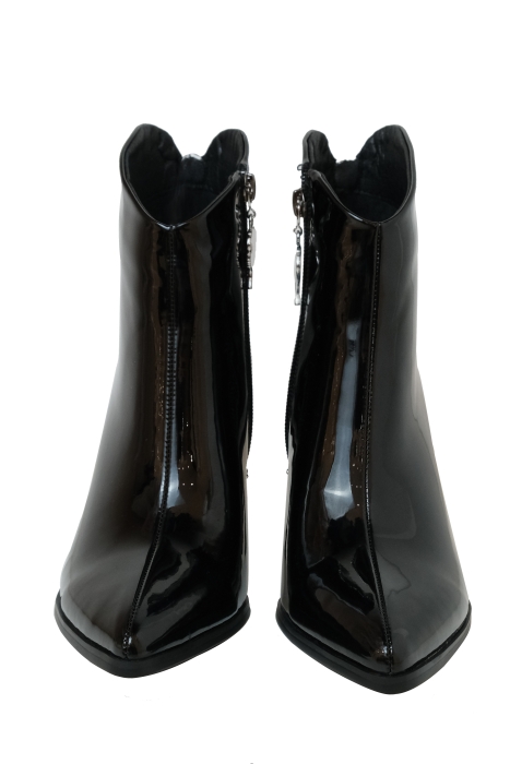 Сапоги - ботильоны "FW 23-24" черные, лак, с обвесом (портупея) и лого