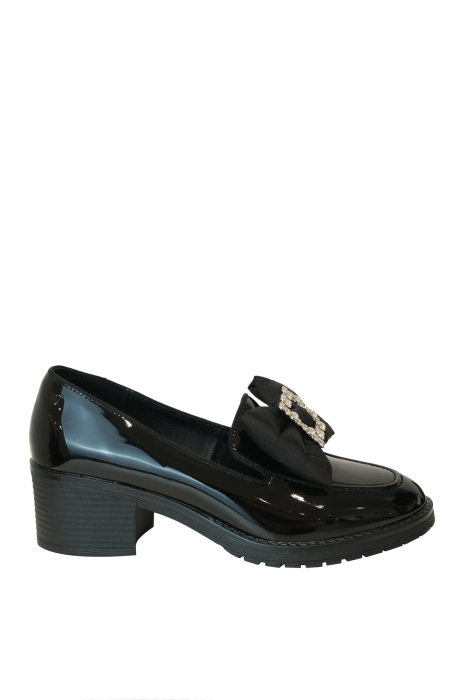 Лоферы "FW 23-24" черные, лак, брошь бант