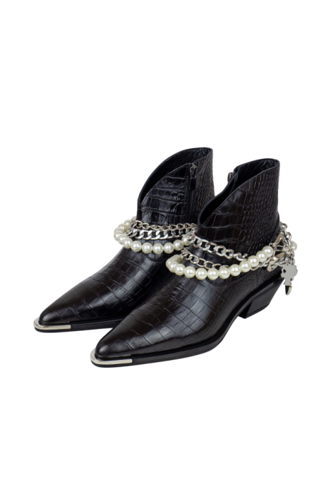 Ботинки-казаки "Бохо", черные, натуральная кожа, текстура крокодила, с обвесом на выбор
