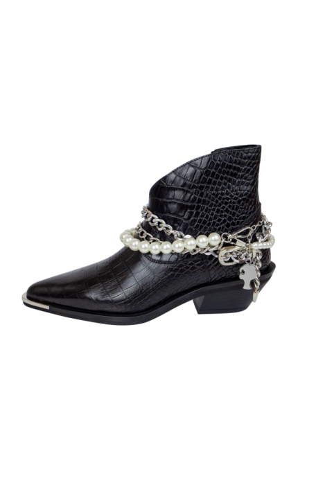 Ботинки-казаки "Бохо", черные, натуральная кожа, текстура крокодила, с обвесом на выбор