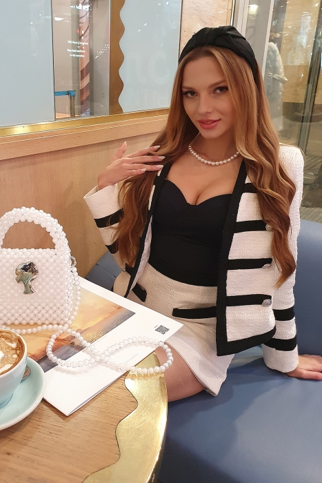 Костюм "Тиана" белый, черные вставки