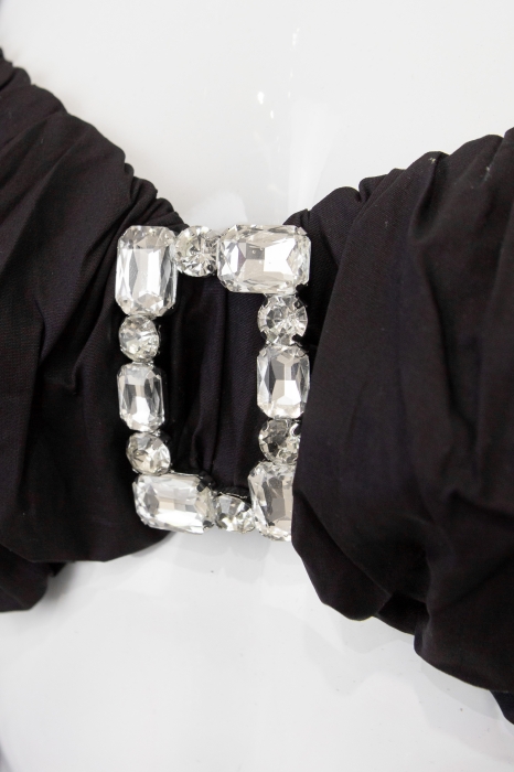 Топ - кроп "Рики" черный, хлопок, рукава фонарики, с брошью из стекляруса