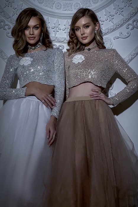 Топ - кроп "Хэйс" белый, серебристые пайетки, с рукавами