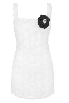 Платье-футляр "Жан-Монте" молочное, белое, по фигуре, коктейльное, шнуровка на спине, объемные розы