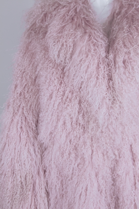Шуба "Николет" пудровая, мех лама (натуральный), миди 110 см