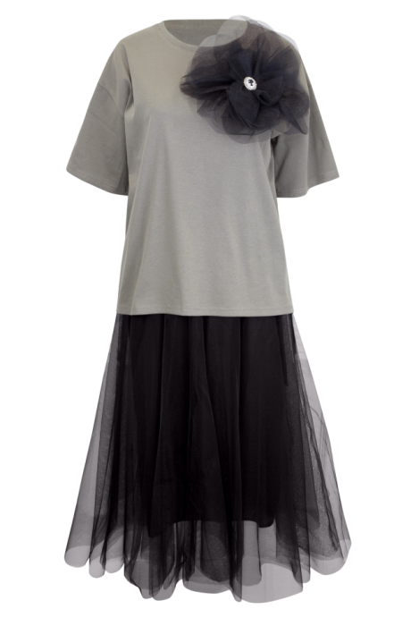 Комплект "Леона" бежевый/черный, с брошью (футболка + пышная юбка миди)