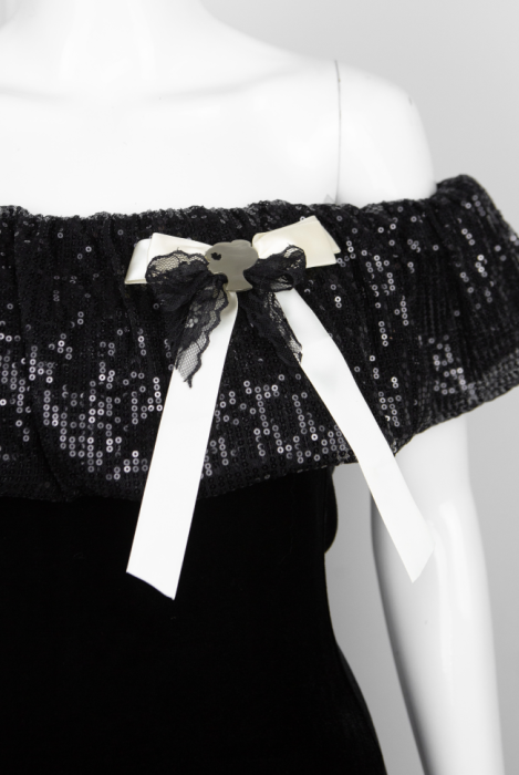 Платье "Поэль" мини, чёрное, бархат, волан паетки