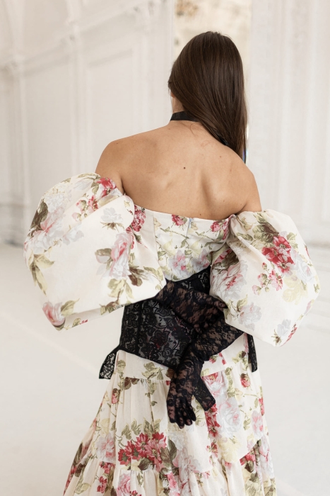 Платье "Лилит" нюдовое, цветочный принт, рукава фонарики + пояс корсет с брошью, макси