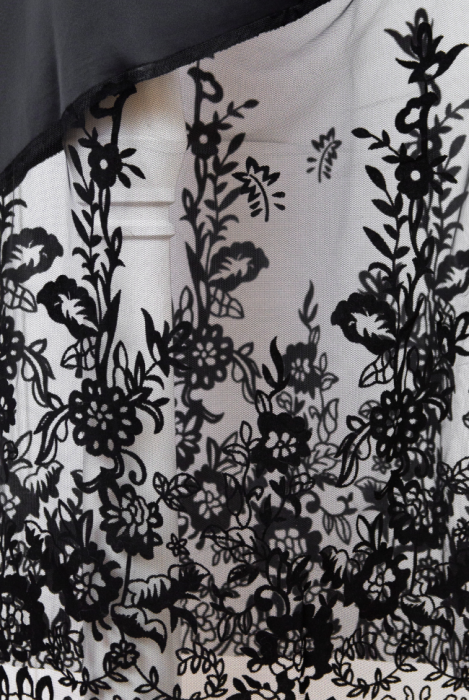 Юбка "Линерра" черная, миди, карандаш, ассиметричное кружево